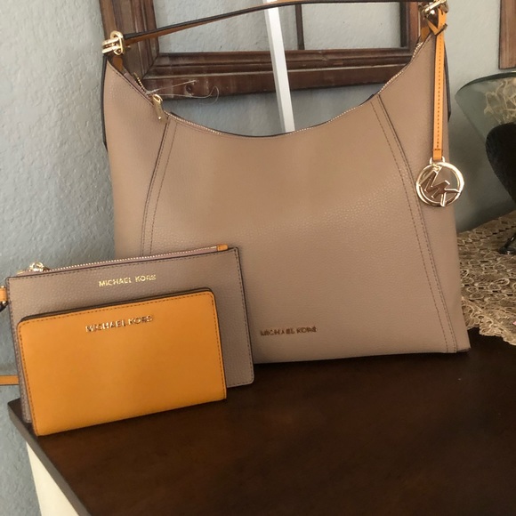 Mk Kimberly Bag - clutch and wallet 😍😍 - Picture 8 of 8